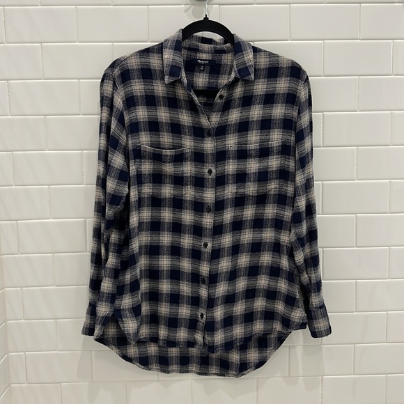 Madewell Oversized Fannel Button Down Boyshirt in Andover Plaid - Picture 3 of 5